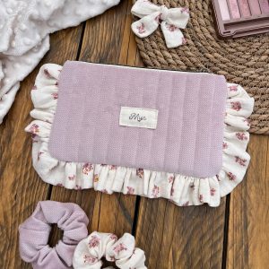 Pochette plate matelassée à volants